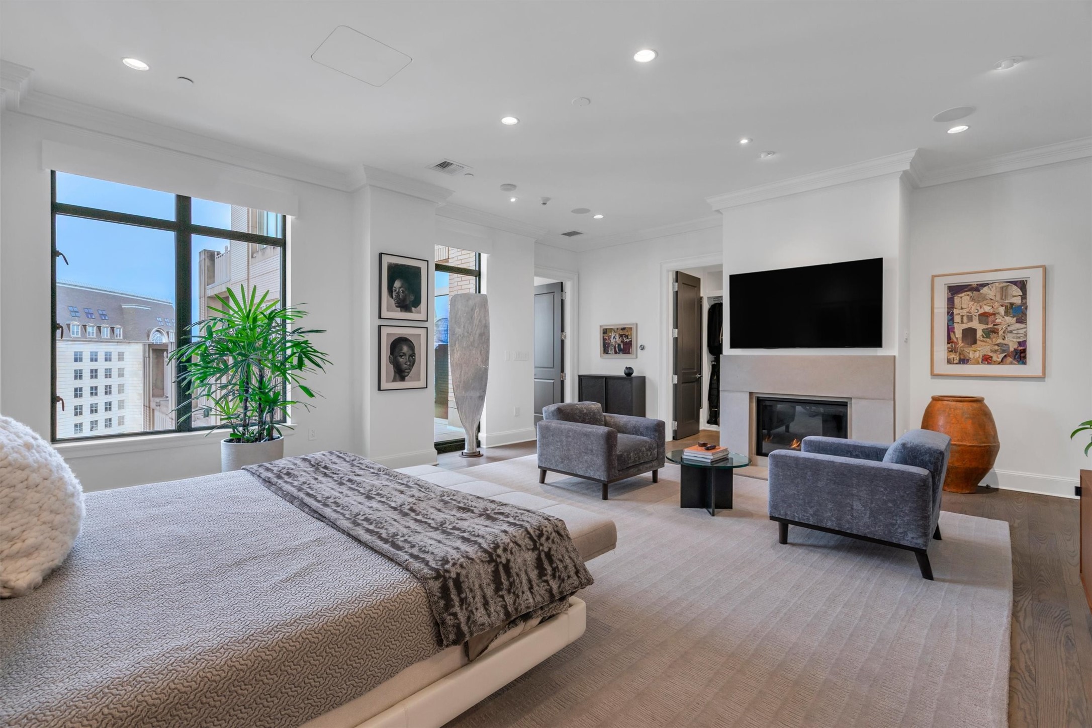 2525 N Pearl Street 1801