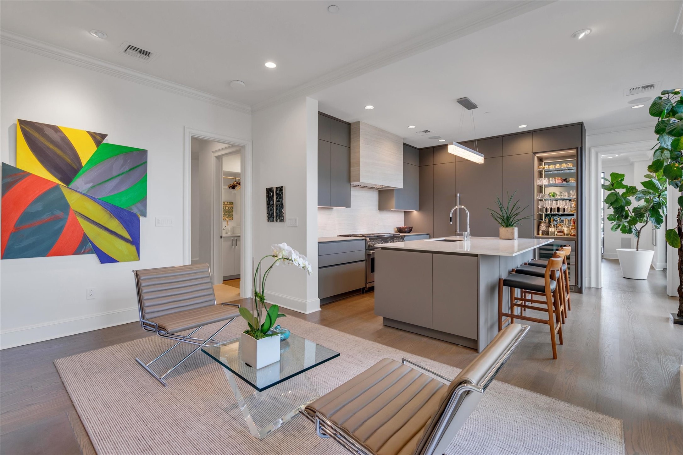 2525 N Pearl Street 1801