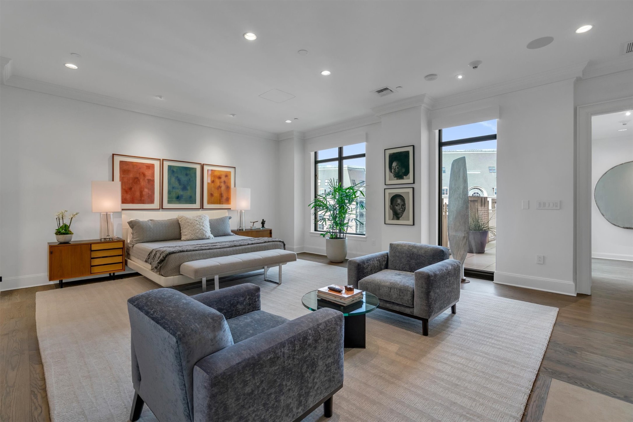 2525 N Pearl Street 1801