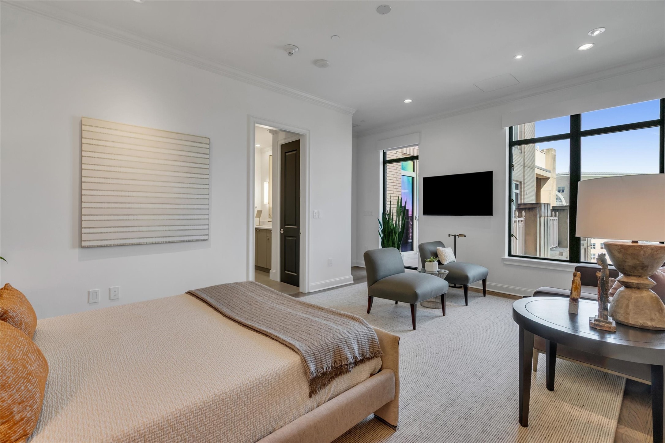 2525 N Pearl Street 1801