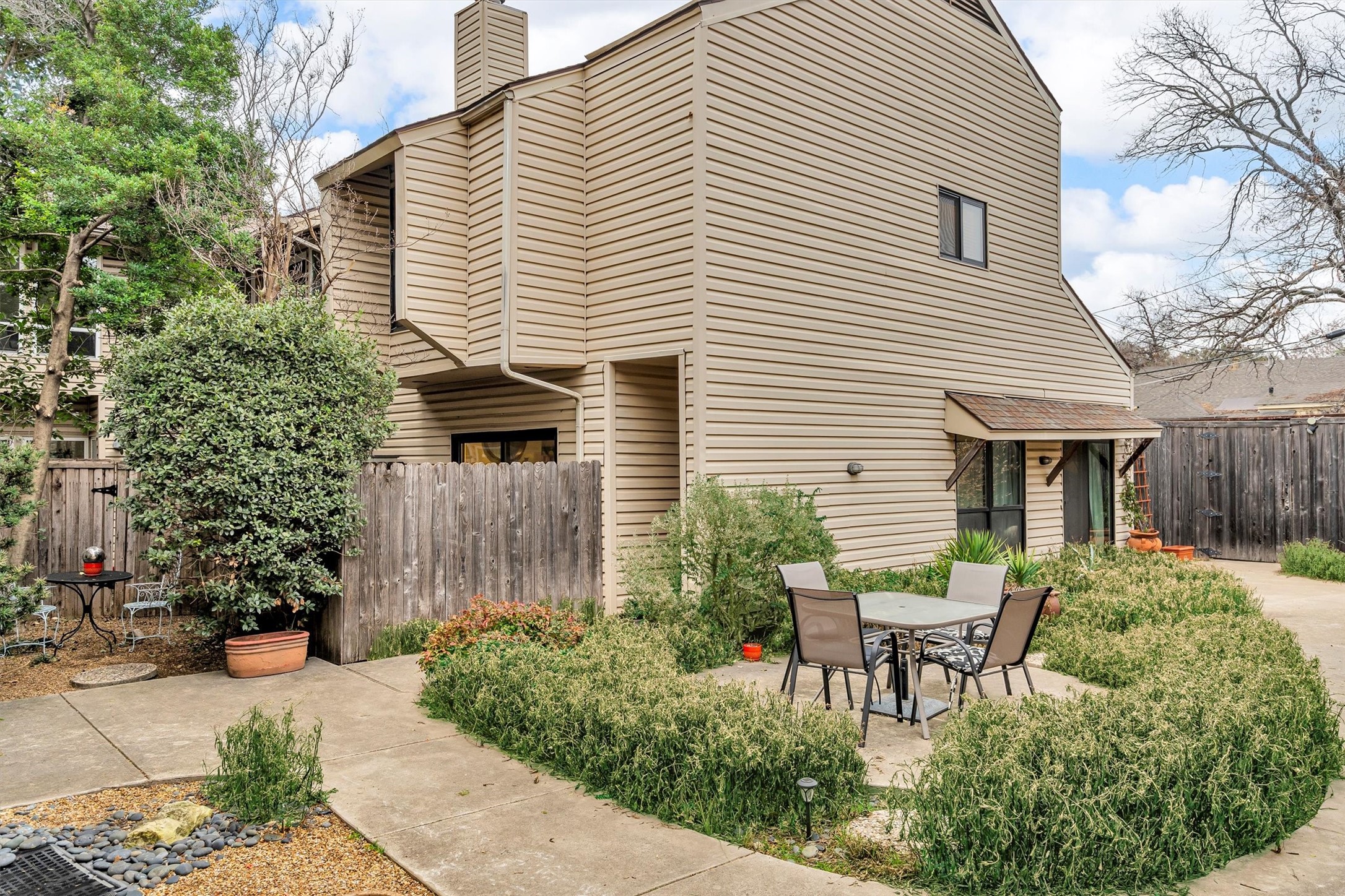 5016 Cedar Springs Road