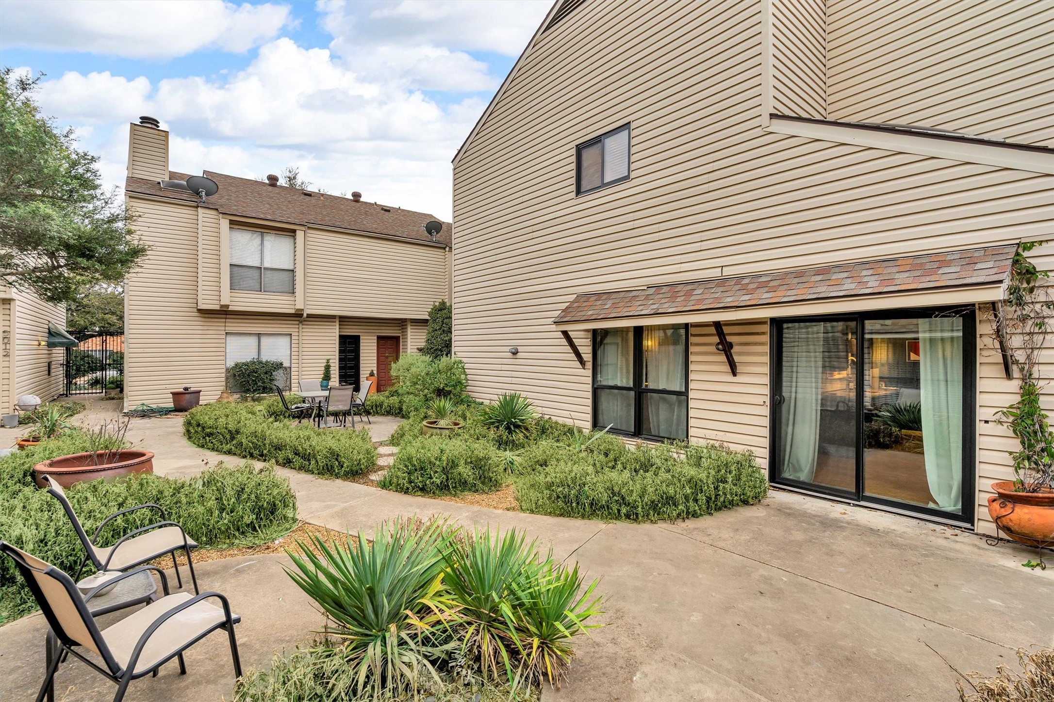 5016 Cedar Springs Road