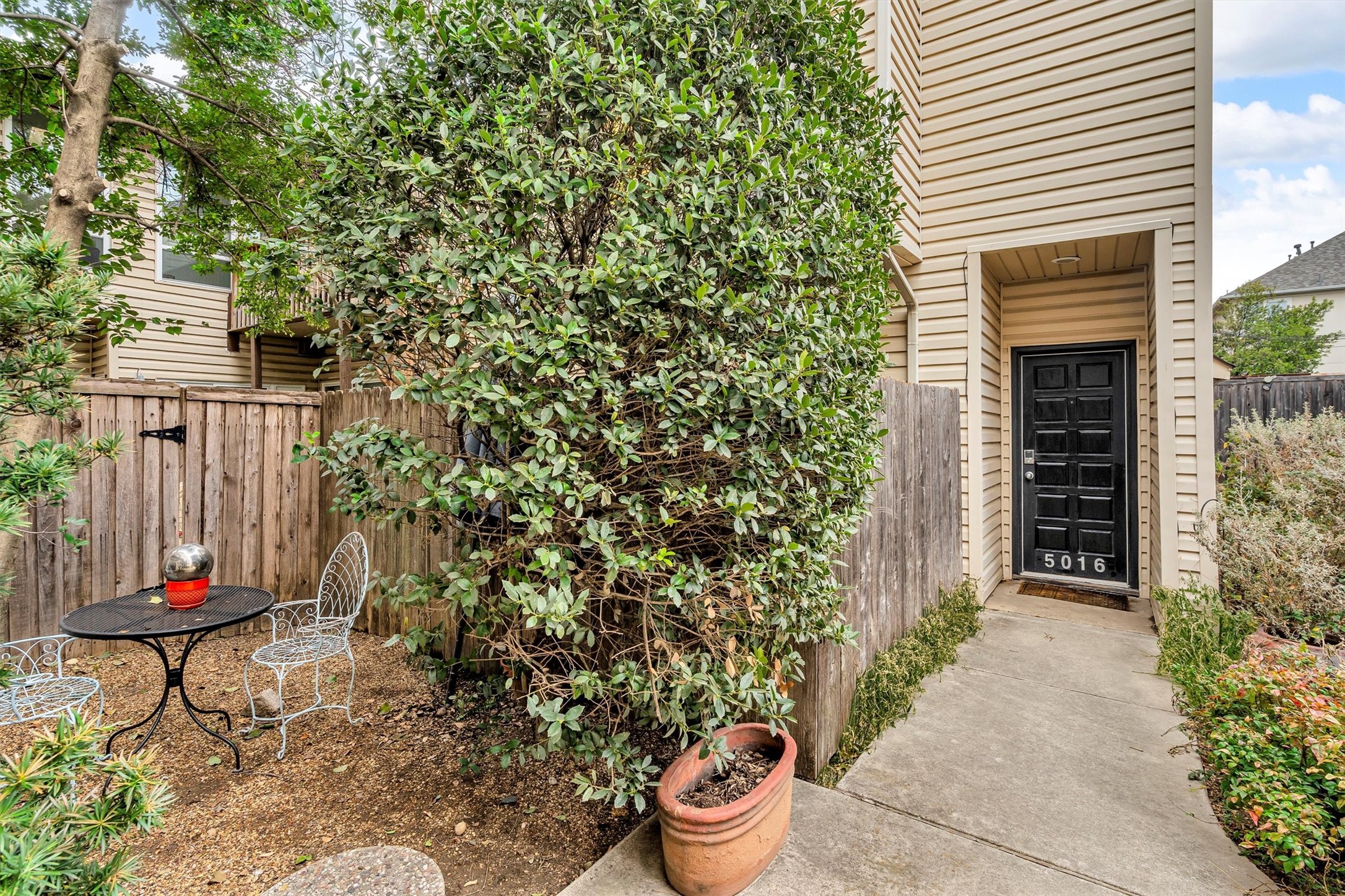 5016 Cedar Springs Road