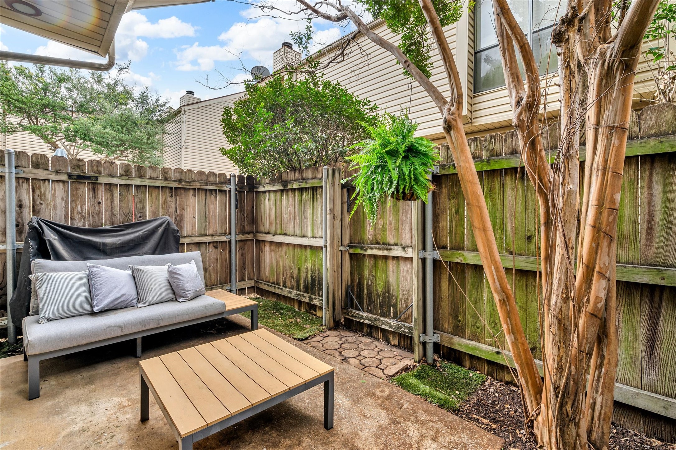 5016 Cedar Springs Road