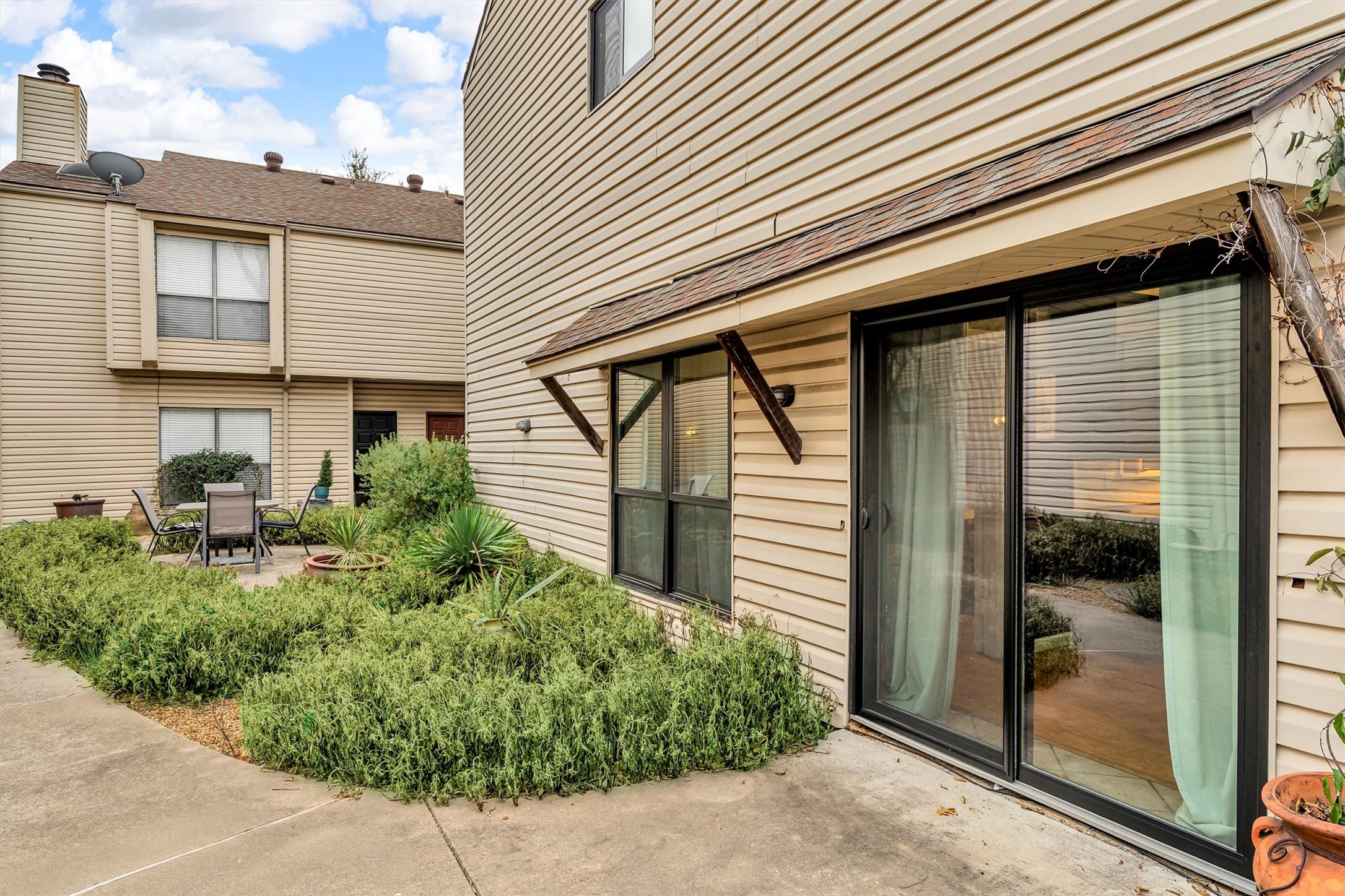 5016 Cedar Springs Road