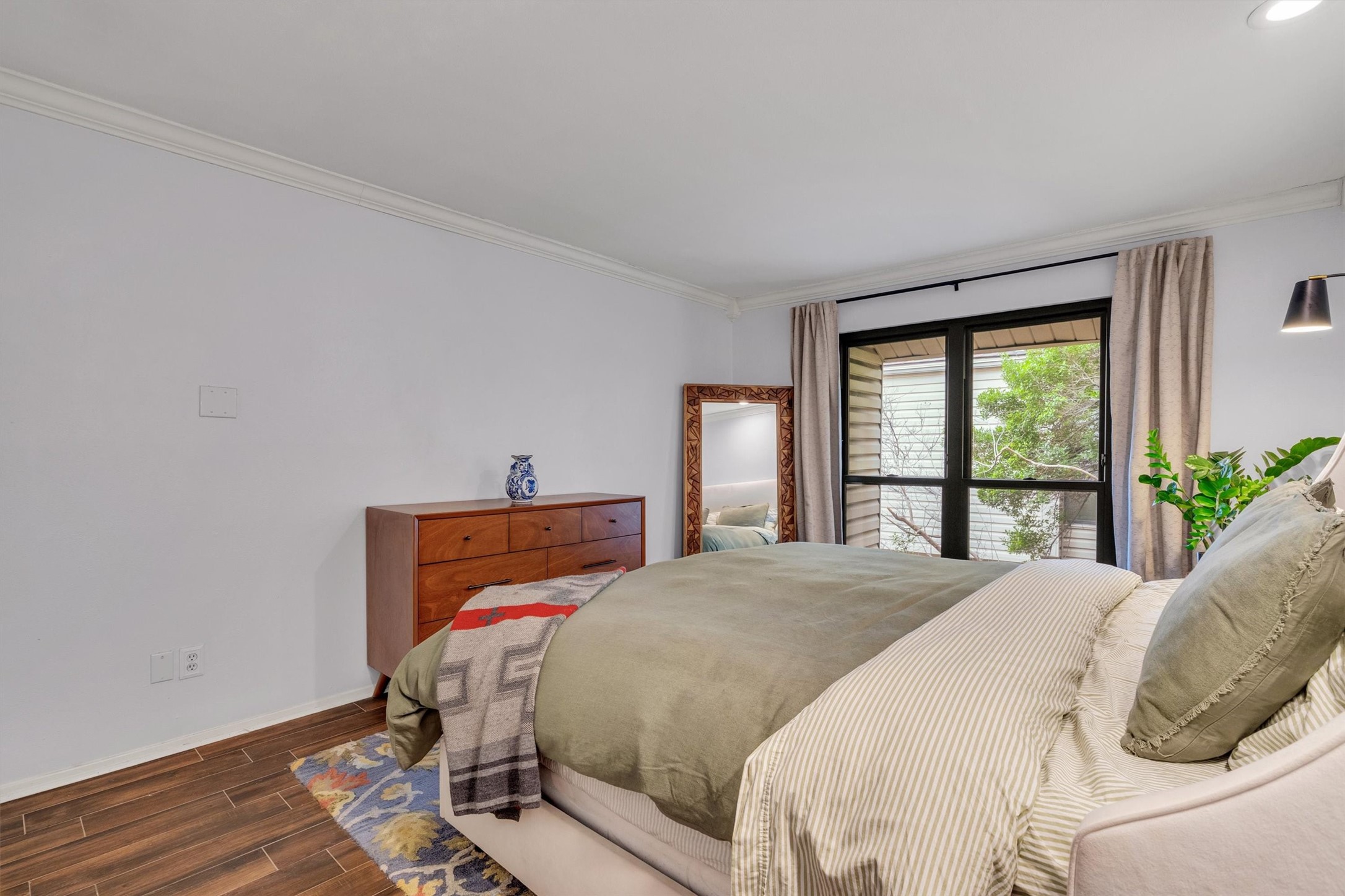 5016 Cedar Springs Road