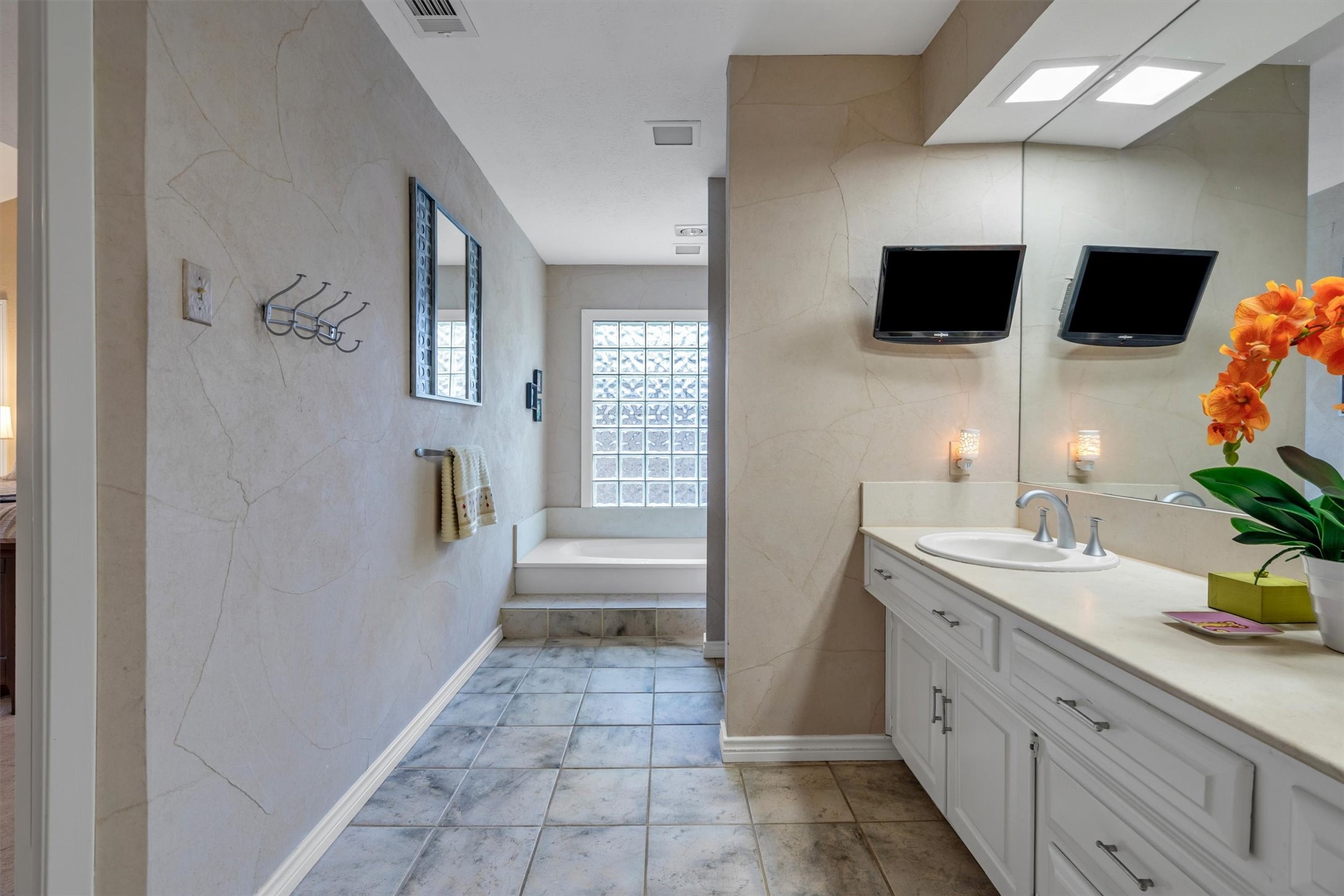 3103 Kristin Court