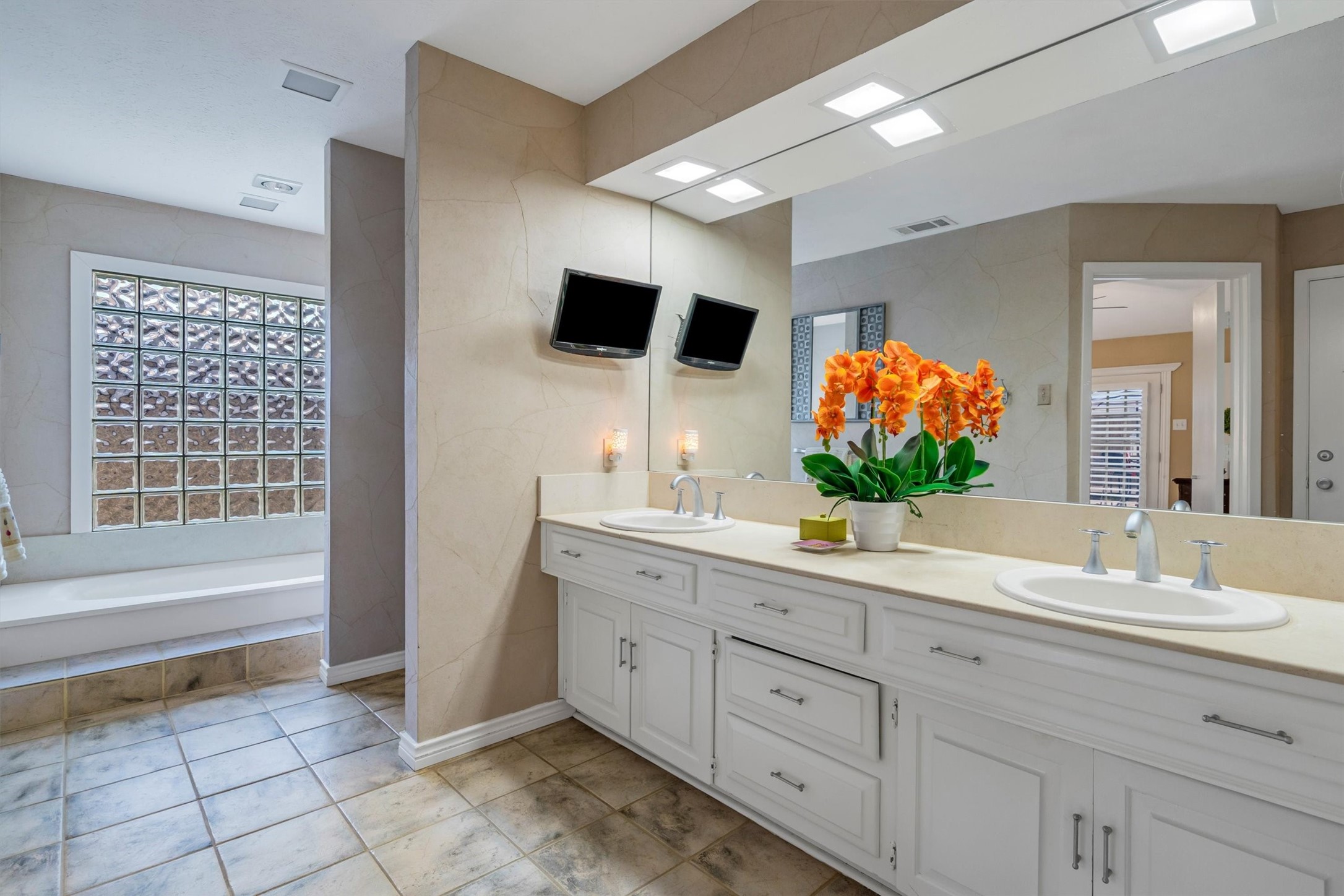 3103 Kristin Court