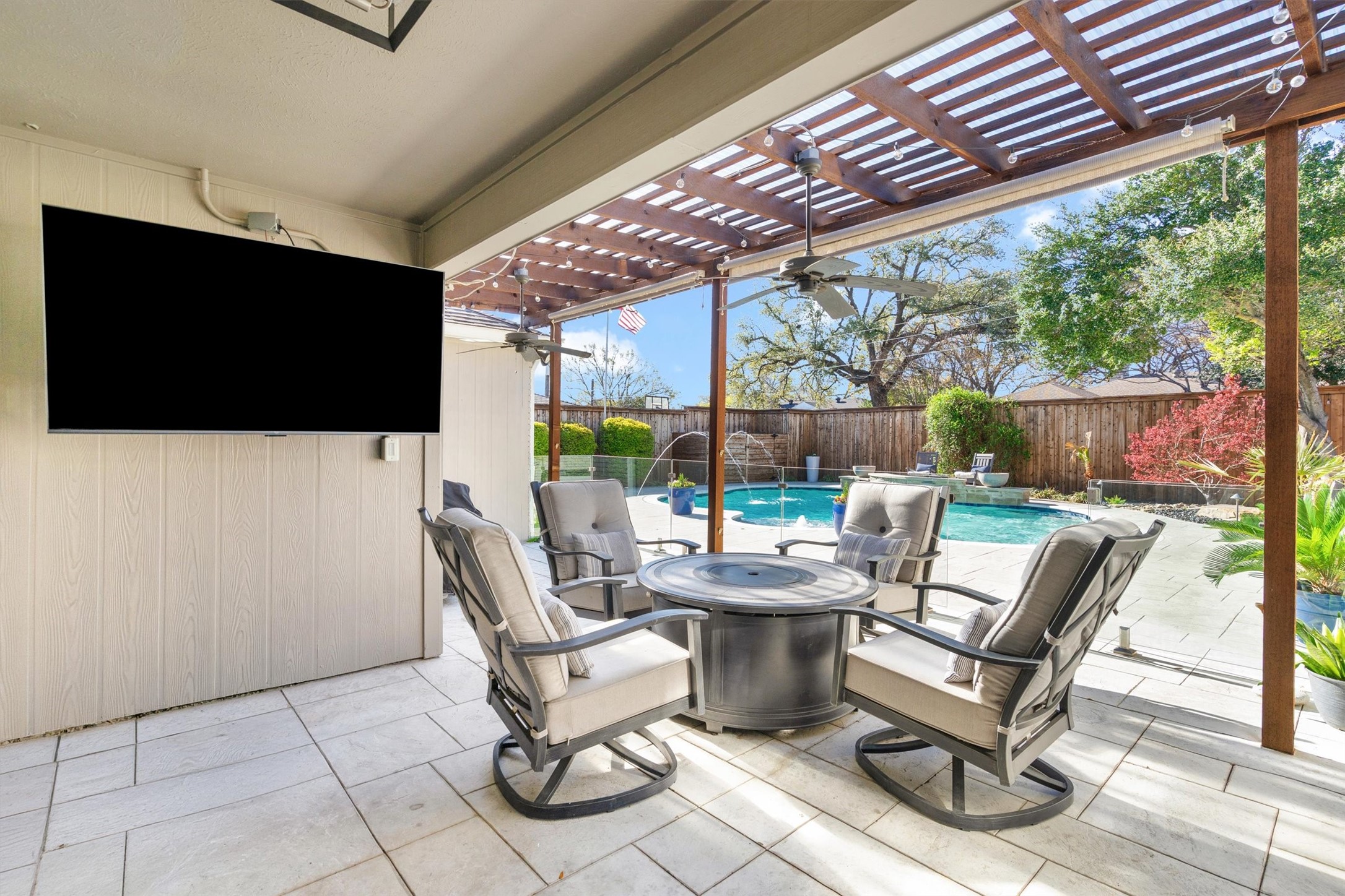 7424 Meadow Oaks Drive