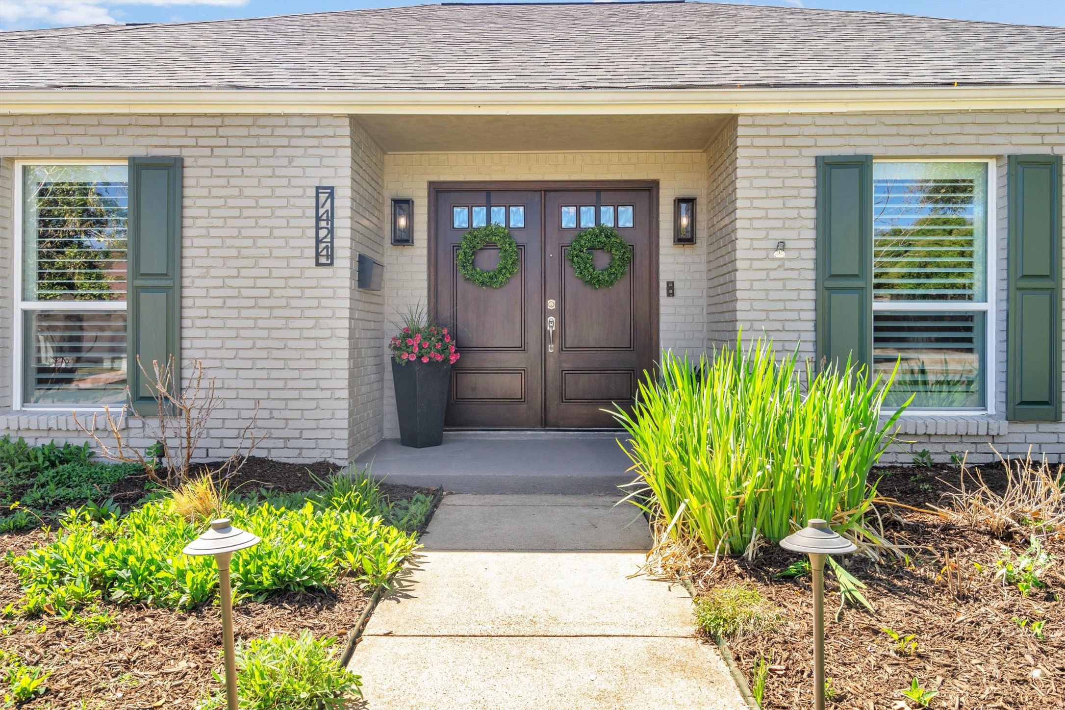 7424 Meadow Oaks Drive