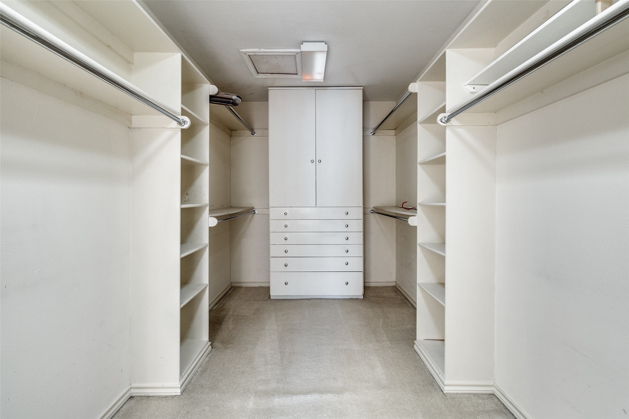 820 Pavillion Street