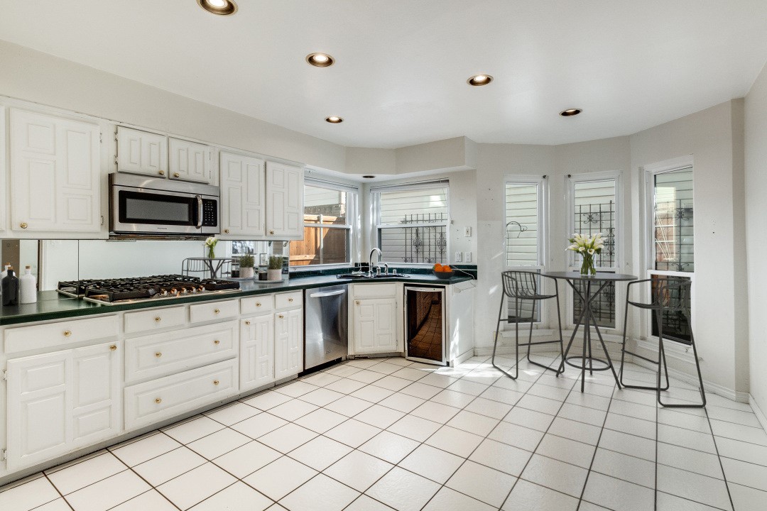 820 Pavillion Street