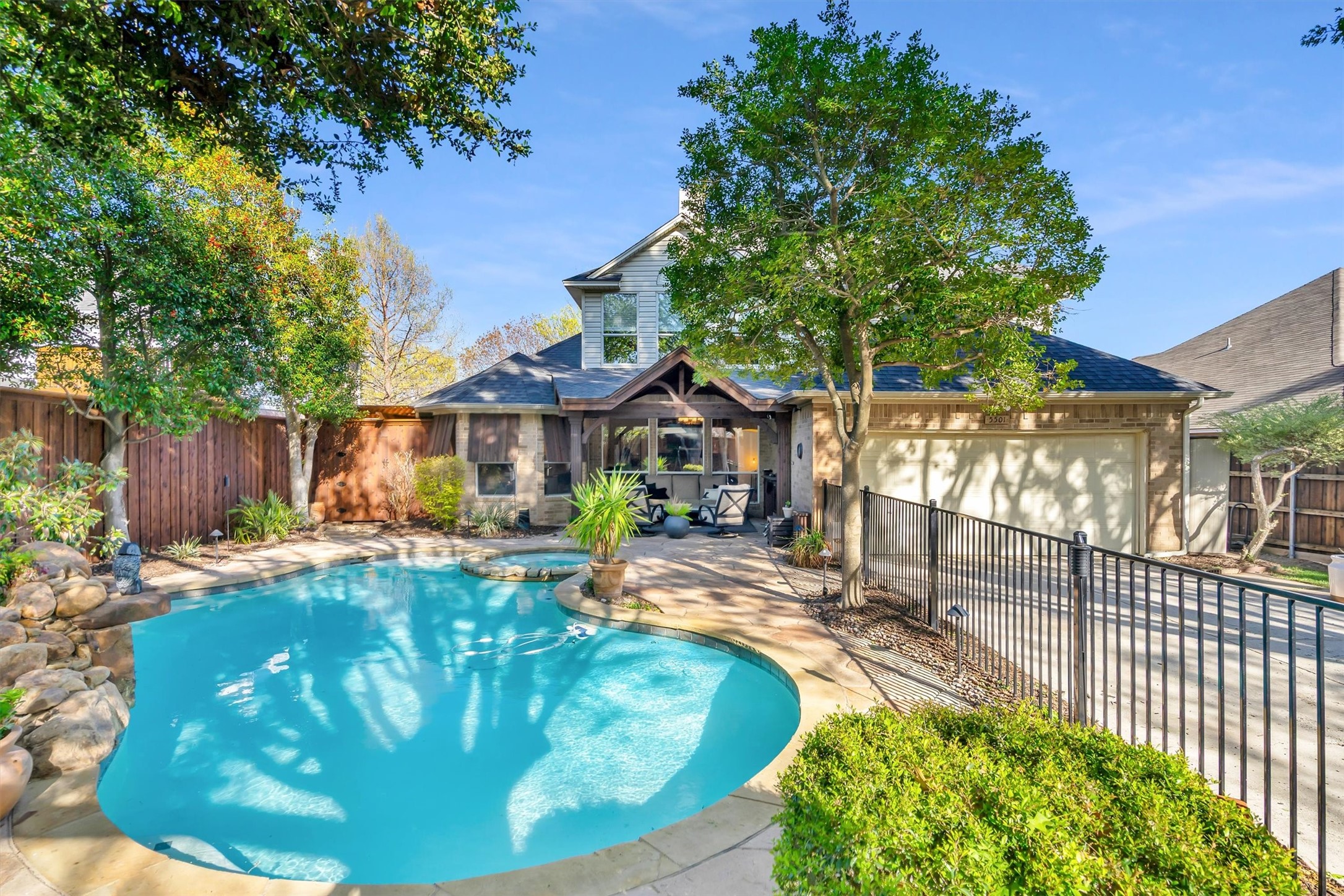 5501 Plantation Lane