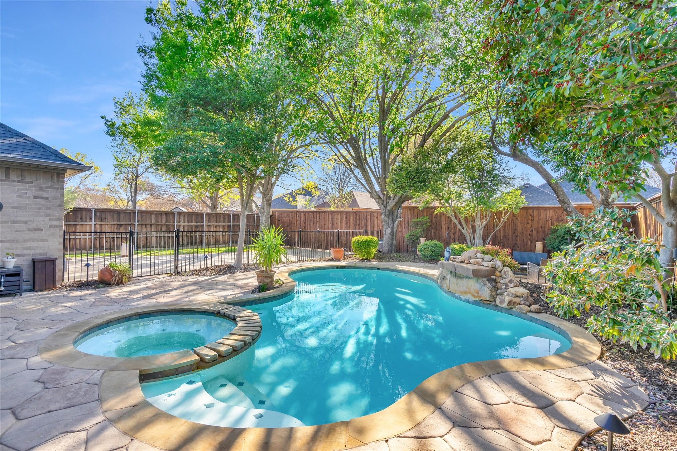 5501 Plantation Lane