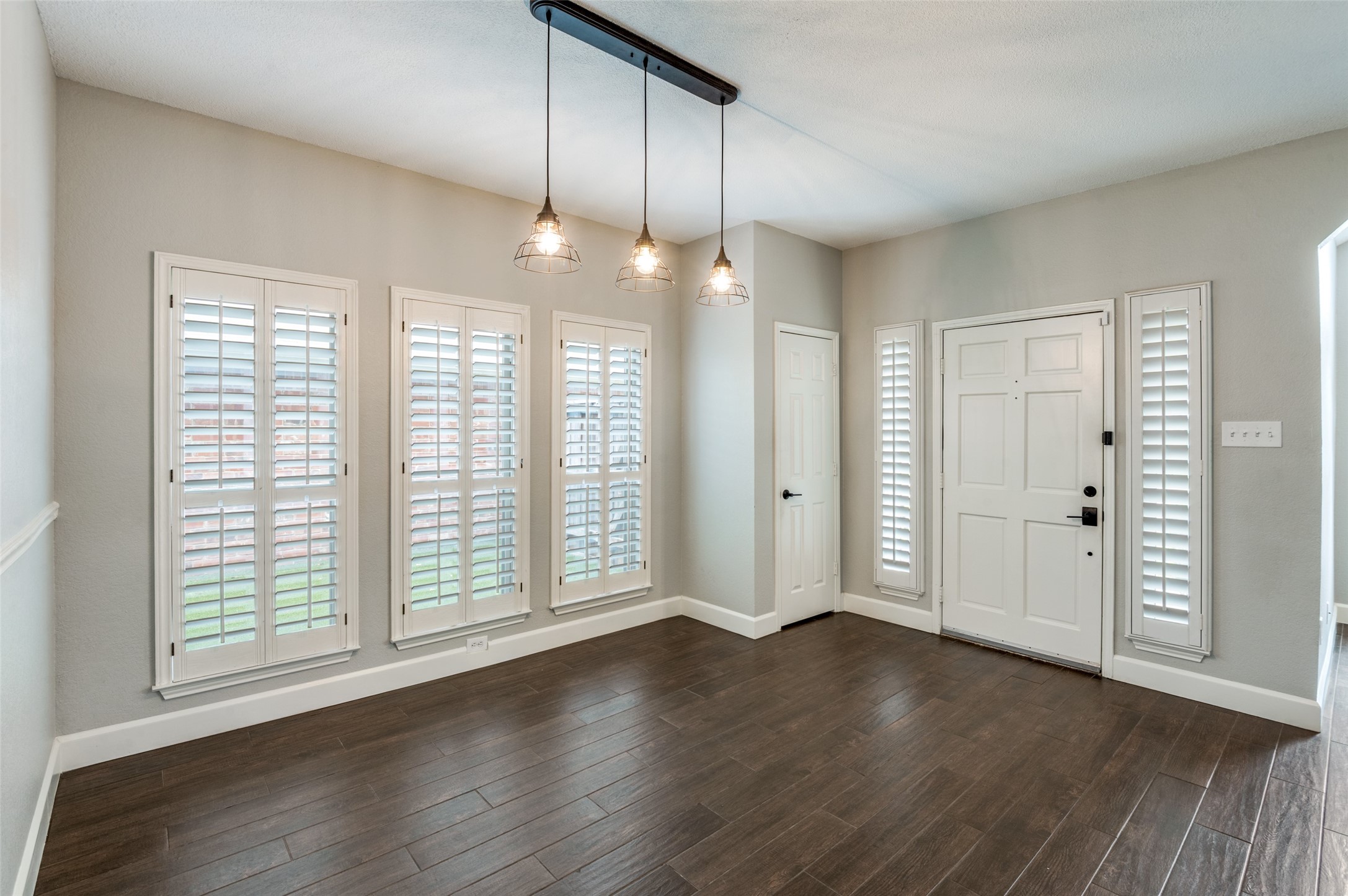 533 Raintree Circle