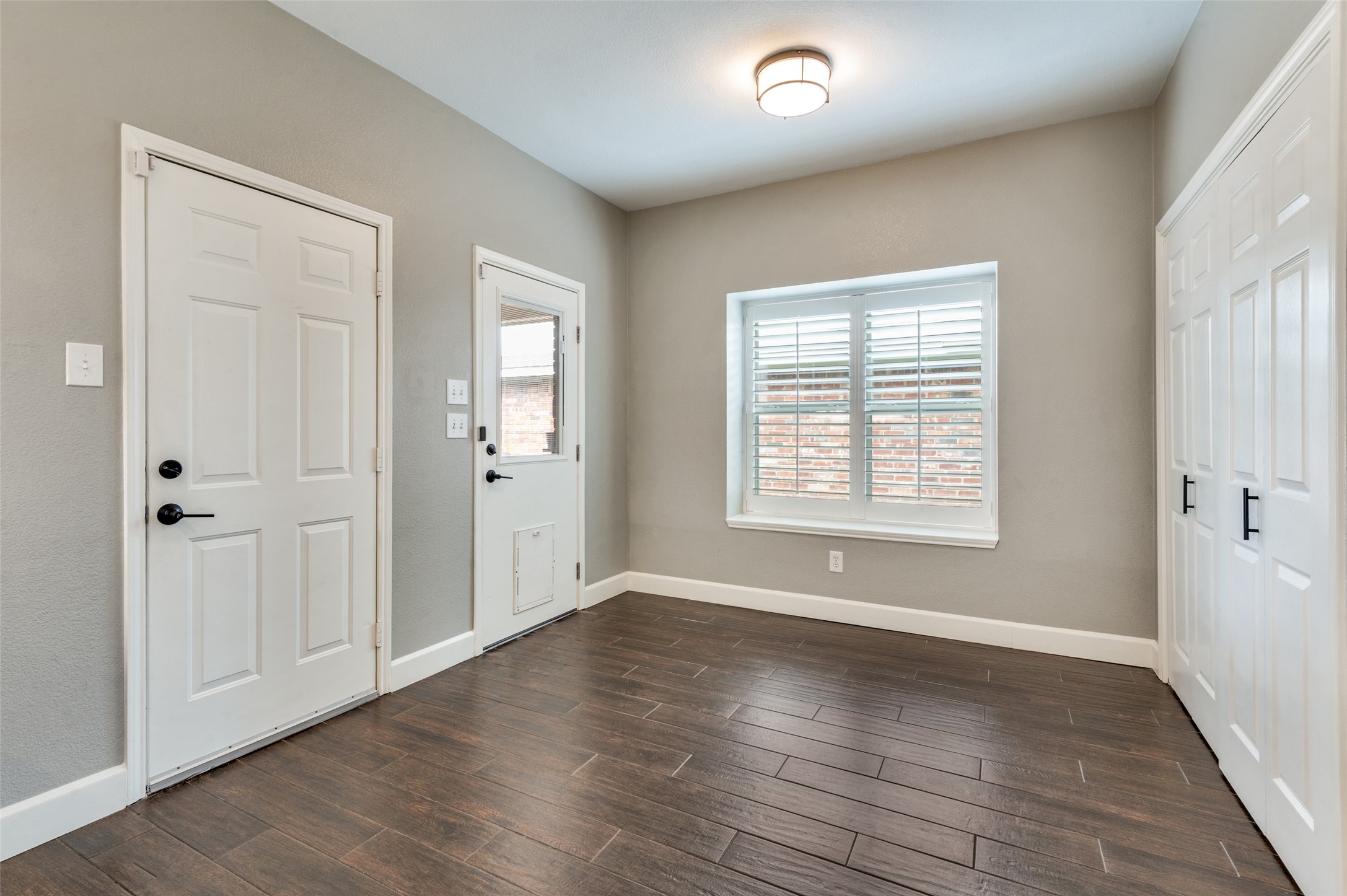 533 Raintree Circle