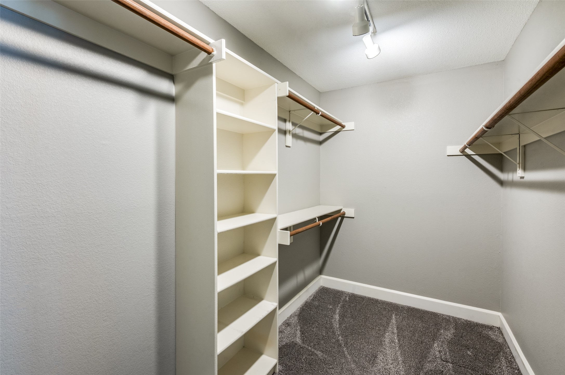 533 Raintree Circle