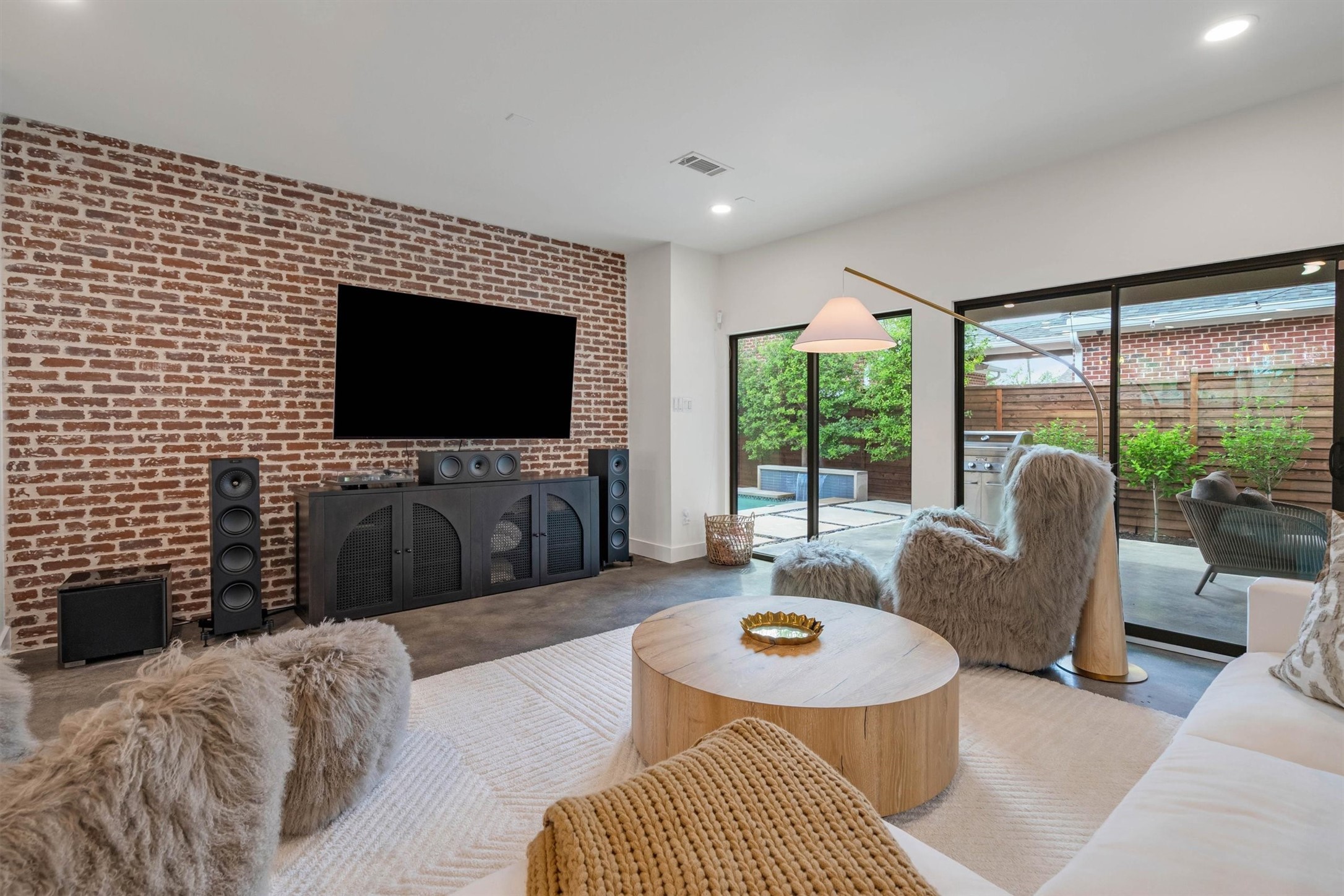 3938 Lively Lane