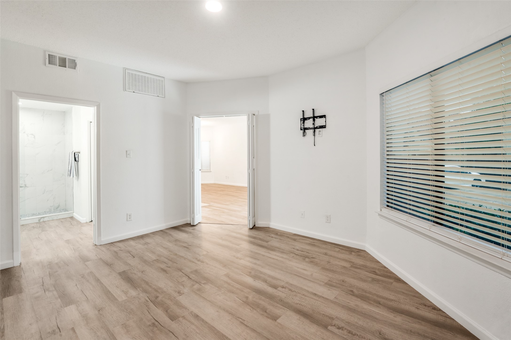 5550 Spring Valley Road G16