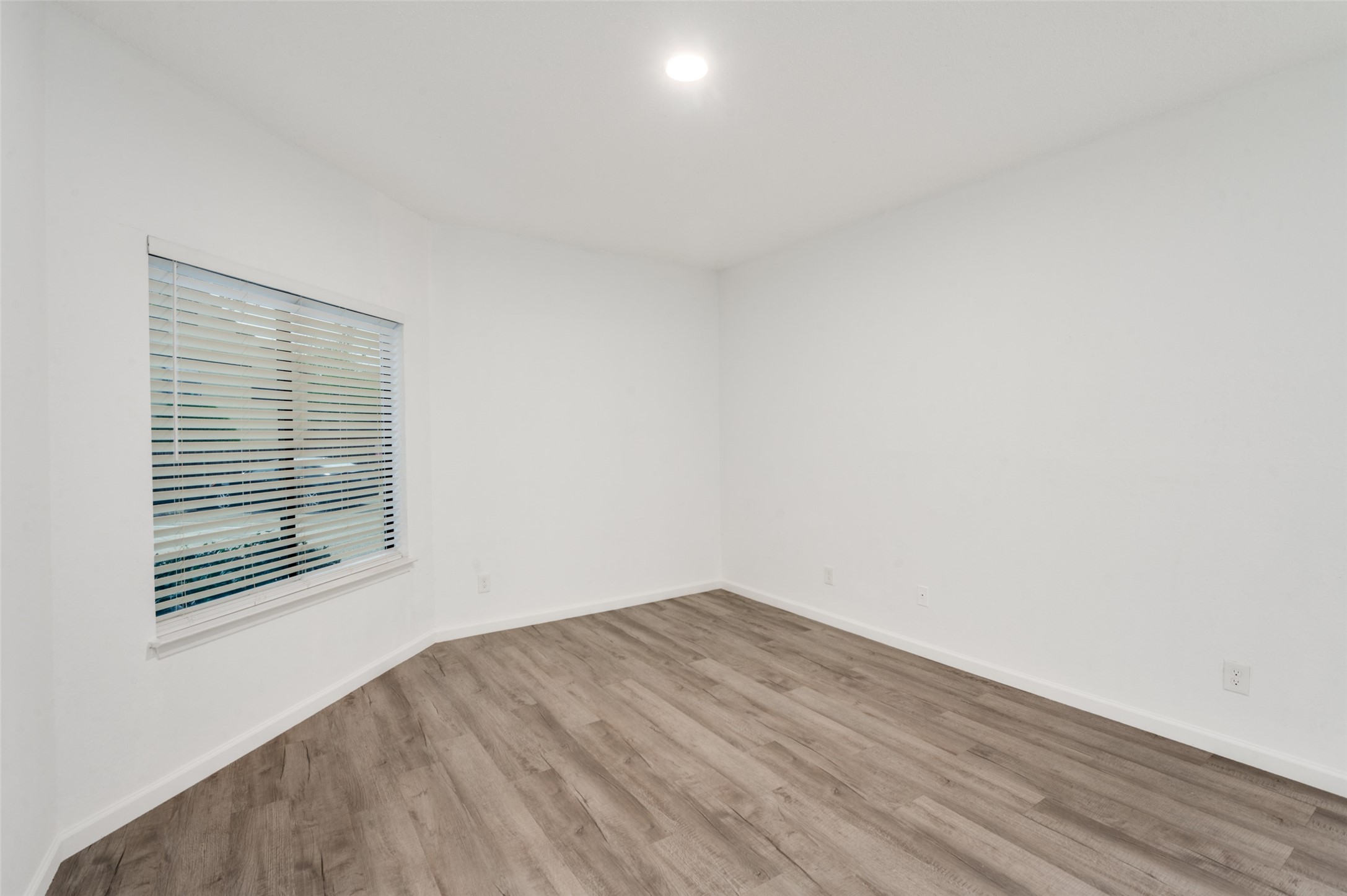 5550 Spring Valley Road G16