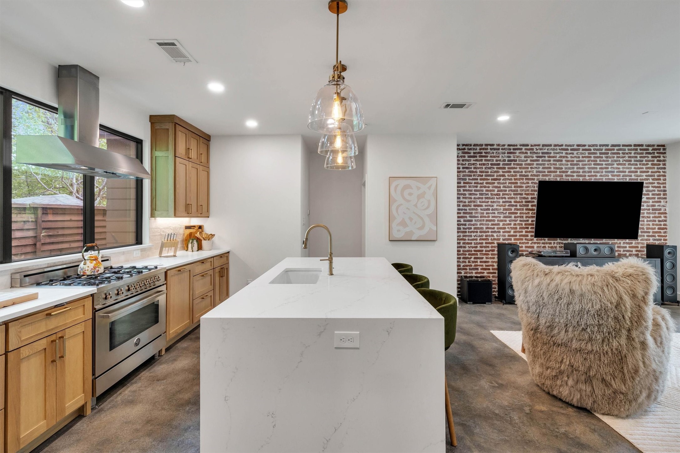 3938 Lively Lane