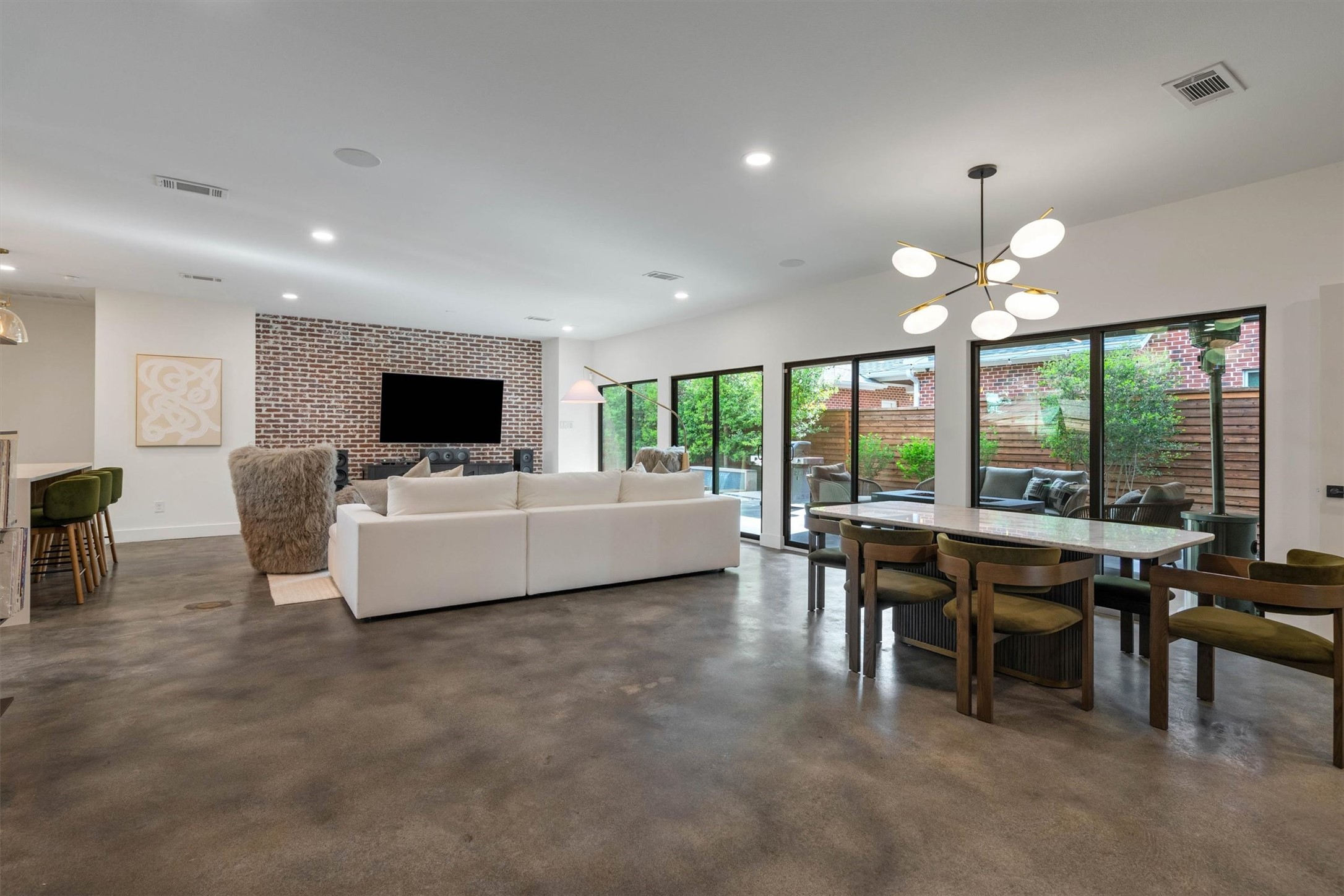 3938 Lively Lane
