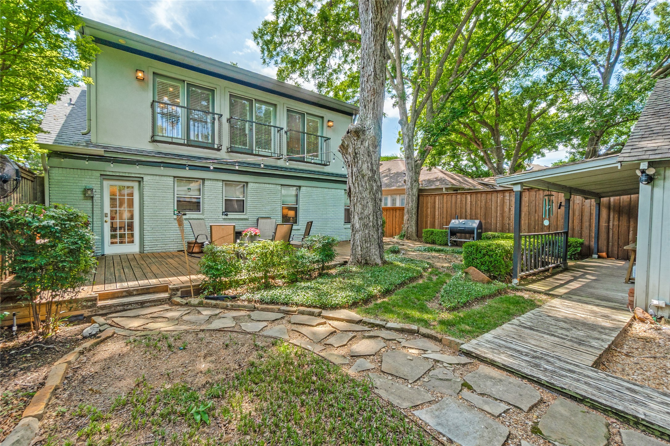 1151 N Winnetka Avenue