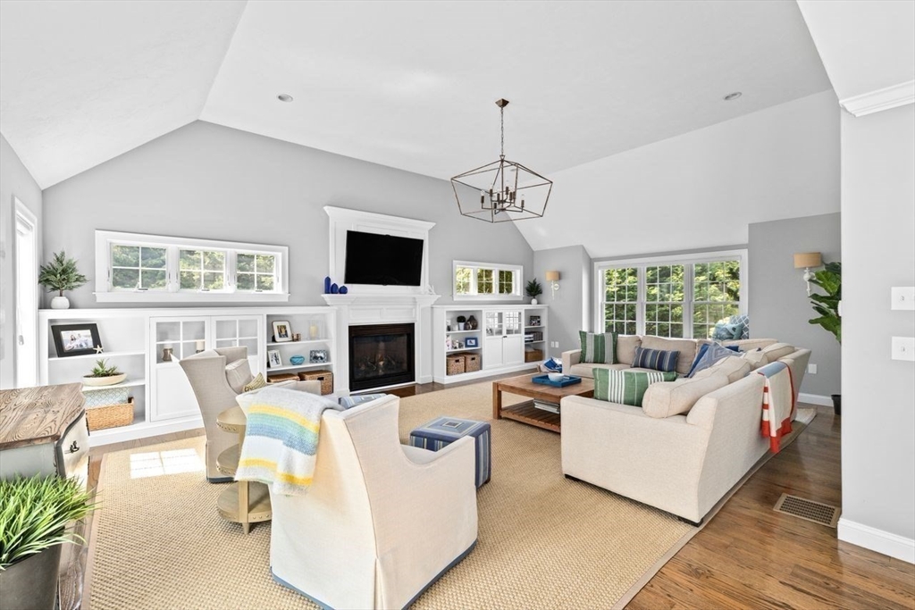 10 Evangeline Dr