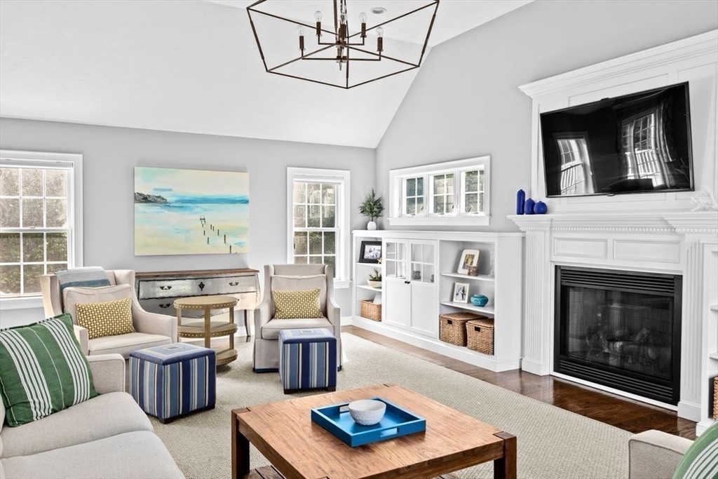 10 Evangeline Dr