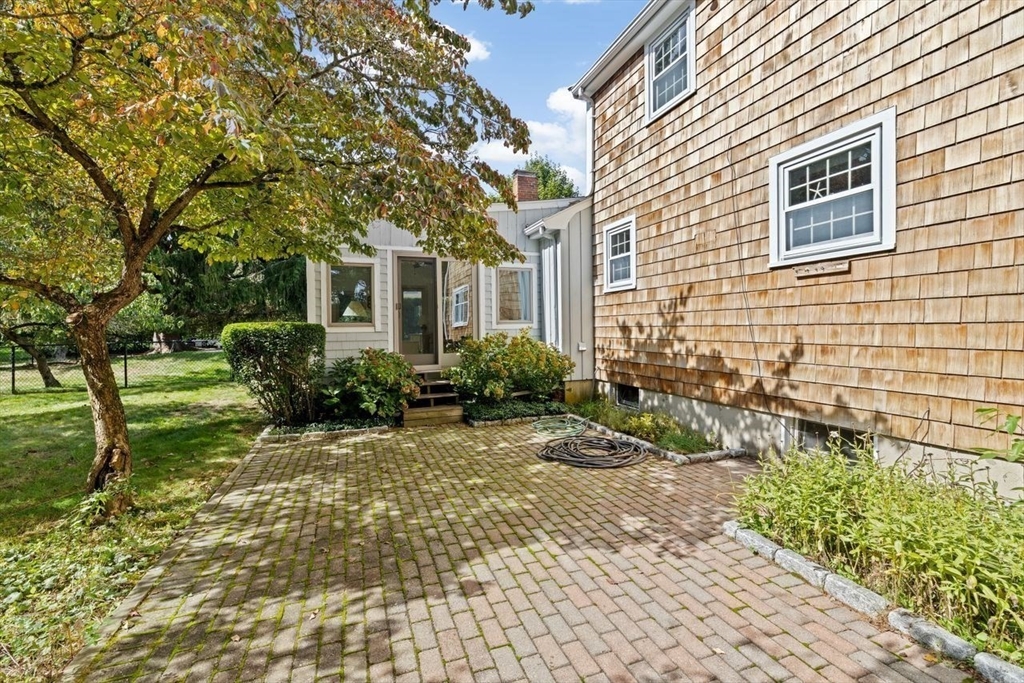 28 Riverside Drive