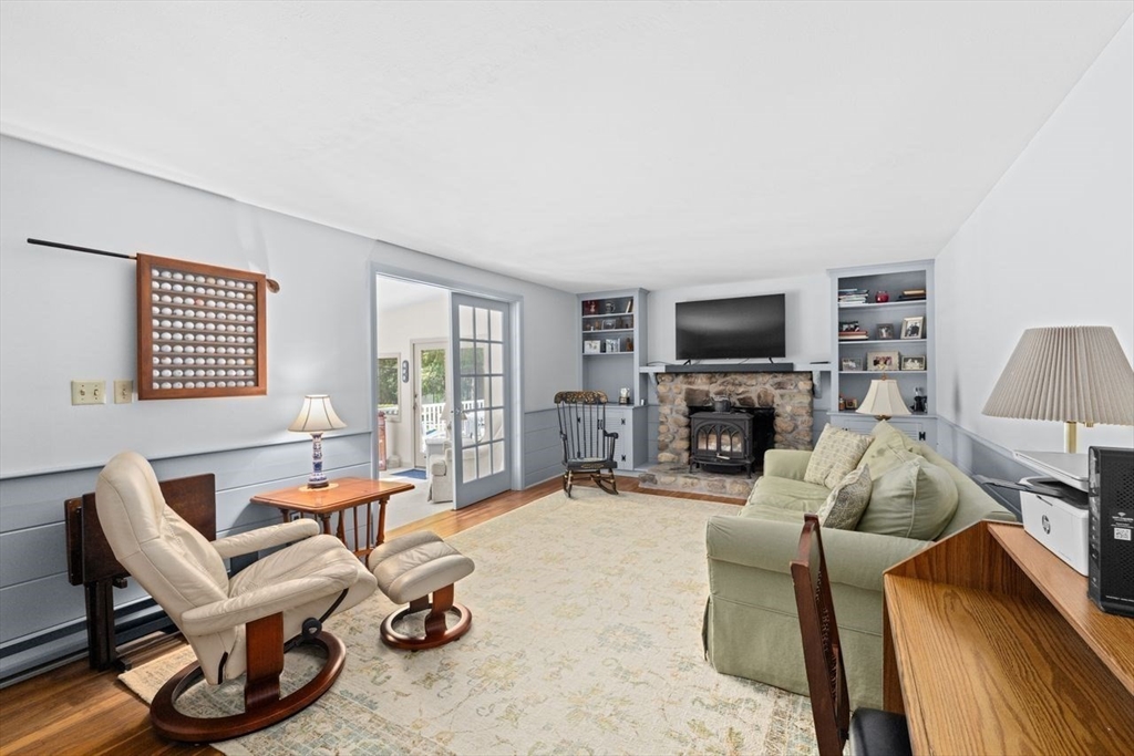 28 Riverside Drive
