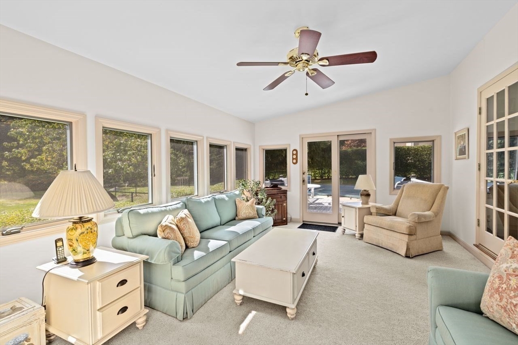 28 Riverside Drive