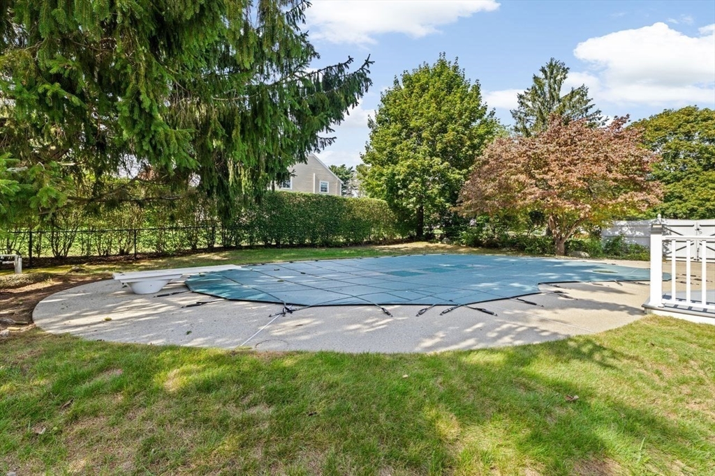 28 Riverside Drive