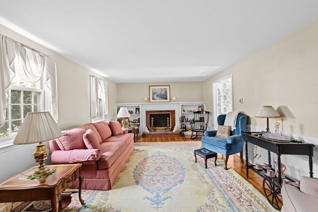 28 Riverside Drive