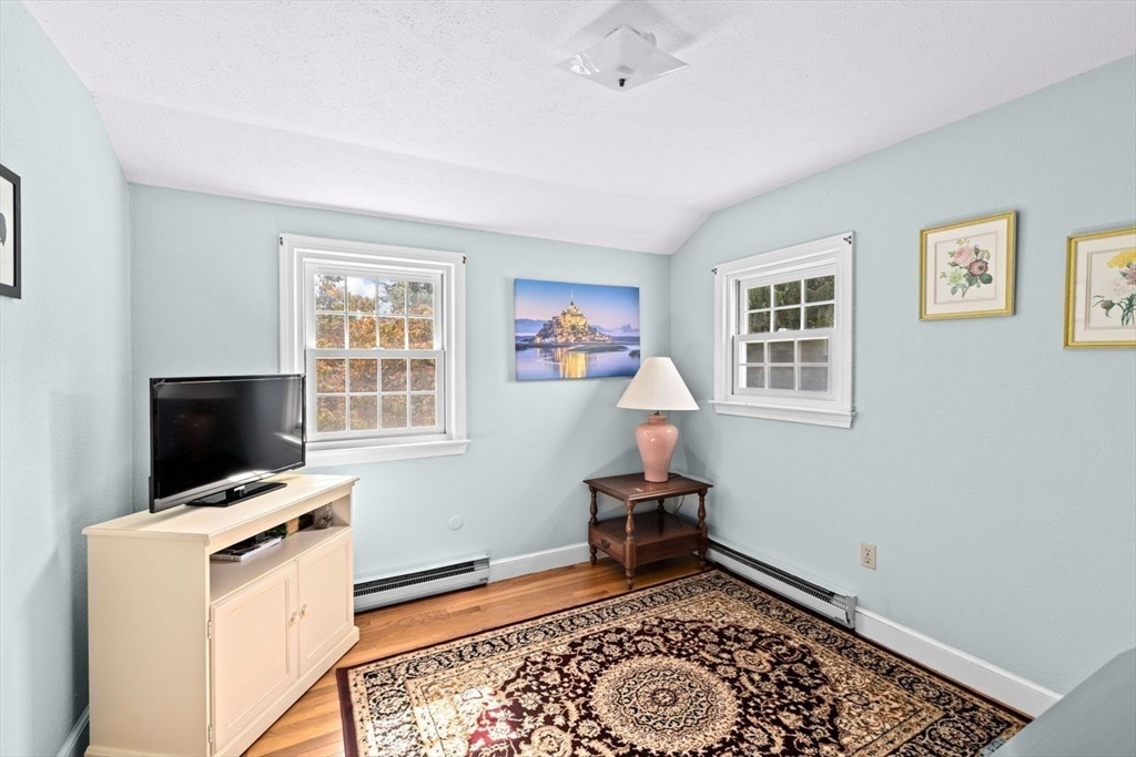 28 Riverside Drive