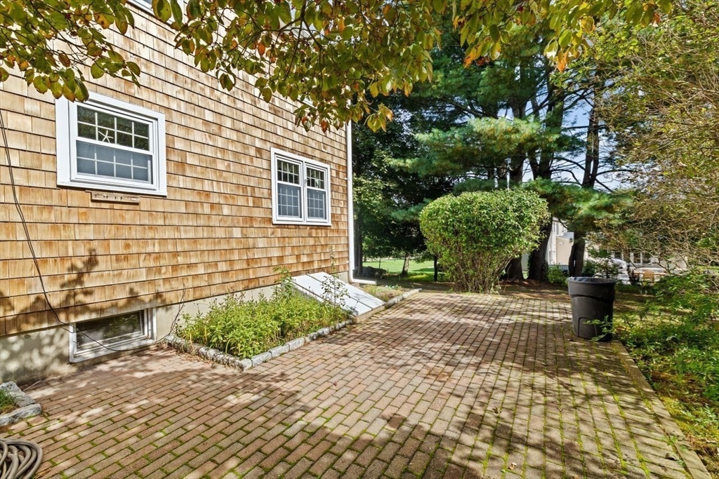 28 Riverside Drive