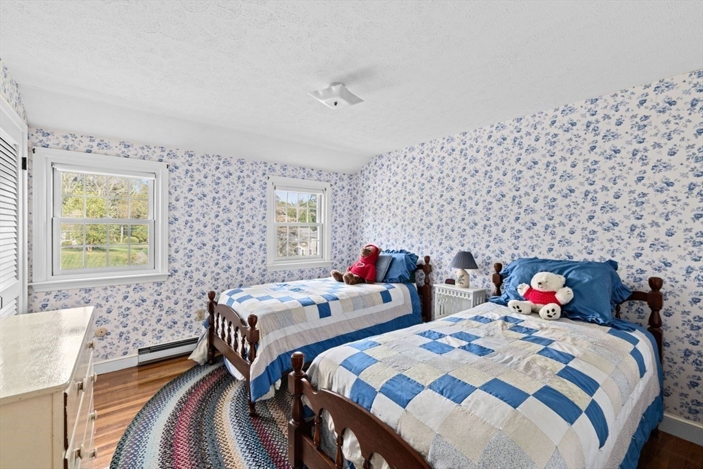 28 Riverside Drive