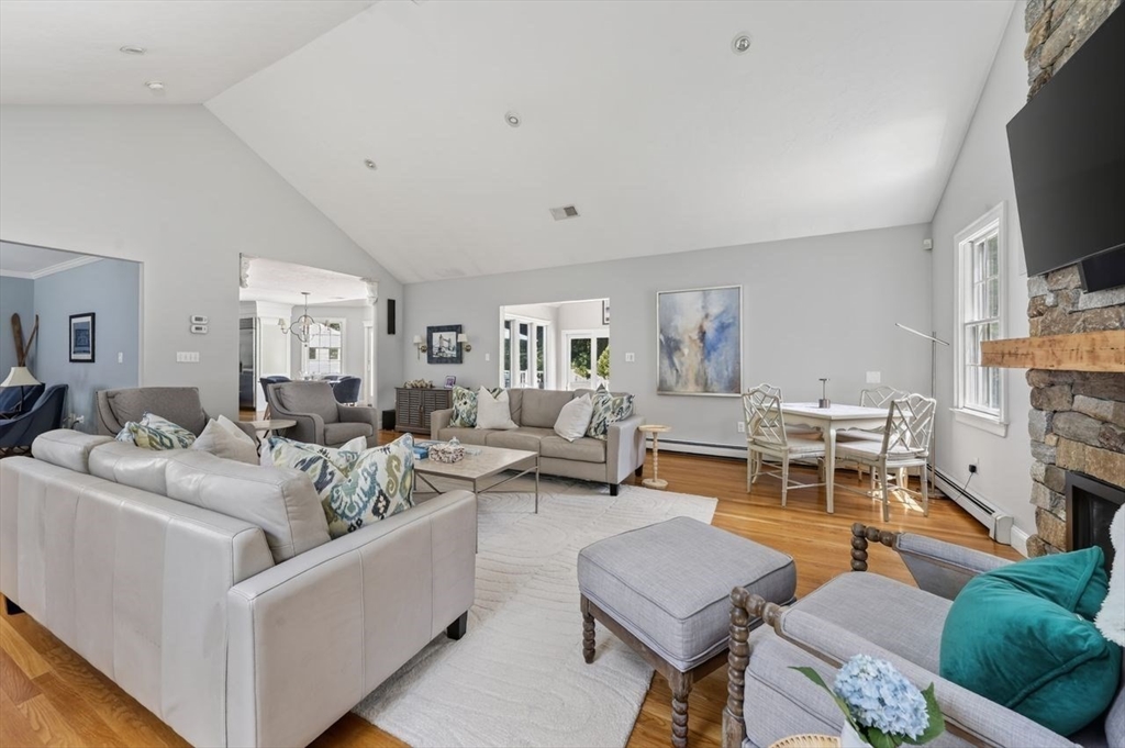 60 Old Oaken Bucket Rd