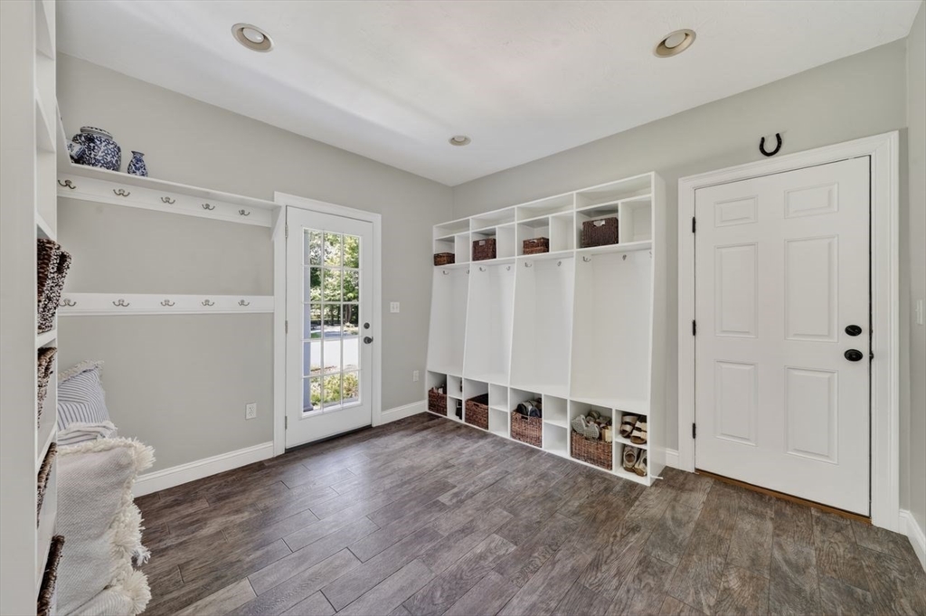 60 Old Oaken Bucket Rd