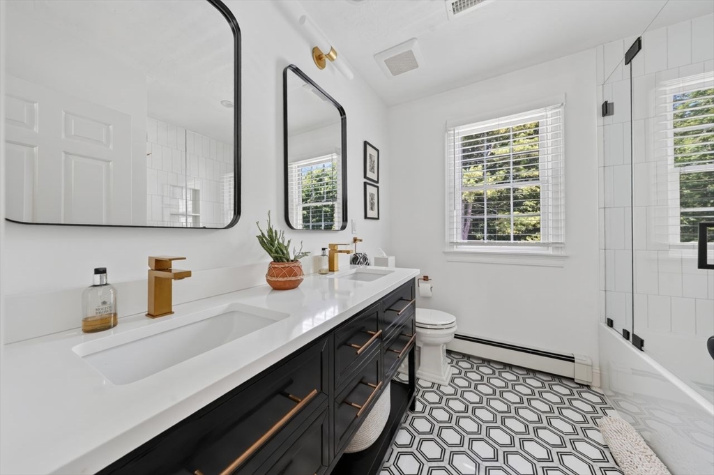 60 Old Oaken Bucket Rd