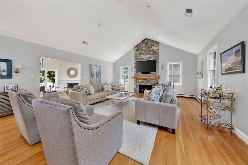 60 Old Oaken Bucket Rd