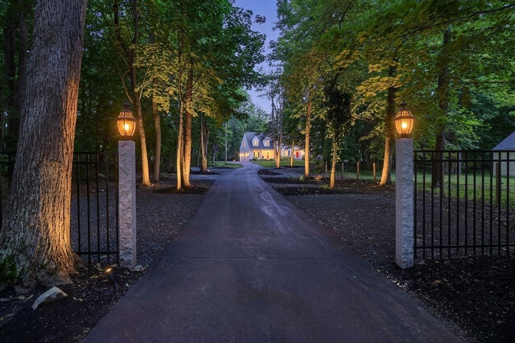 60 Old Oaken Bucket Rd