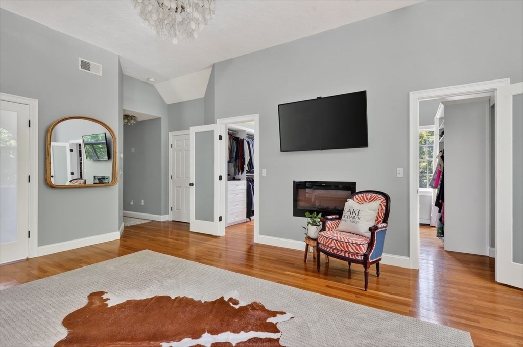 60 Old Oaken Bucket Rd