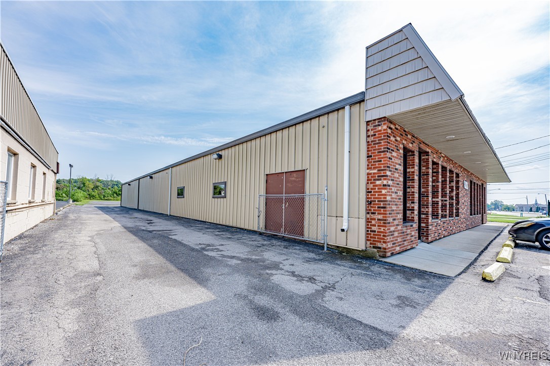 2925 Military Road