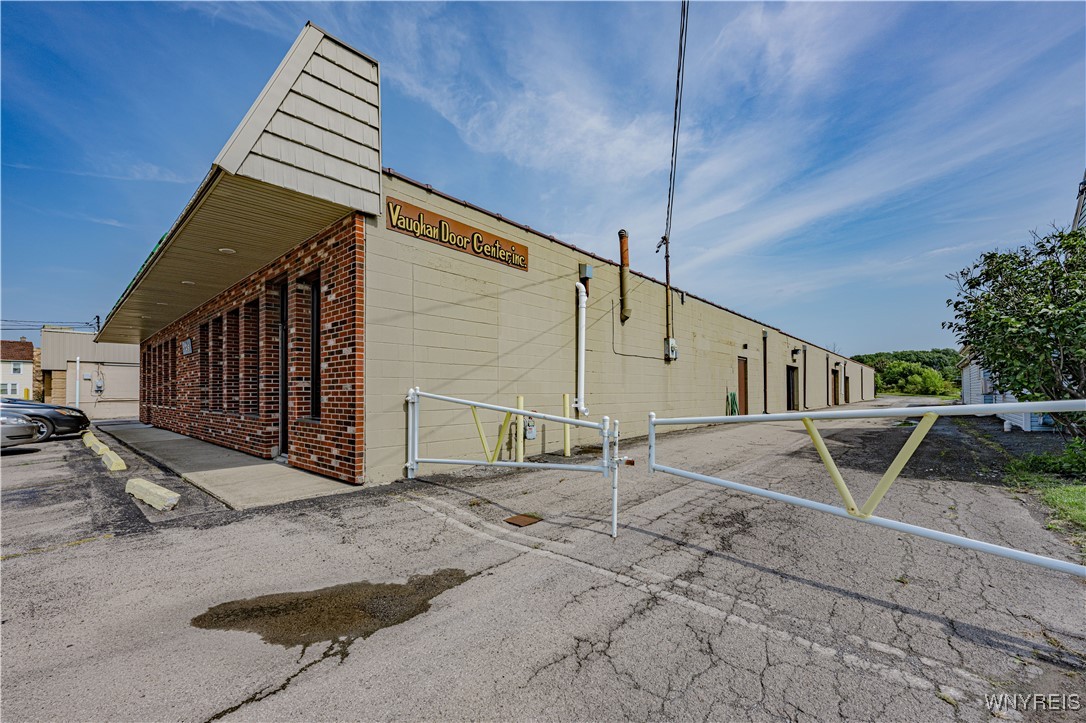 2925 Military Road