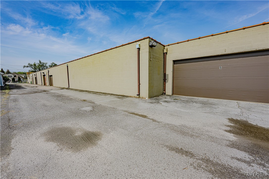 2925 Military Road
