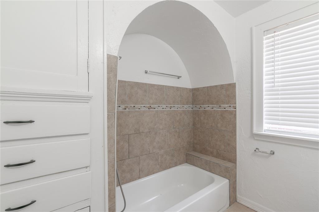 809 NE 17th Street