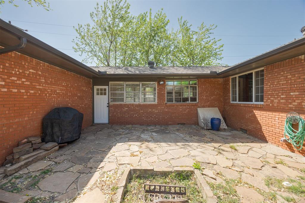 2148 Gladstone Terrace