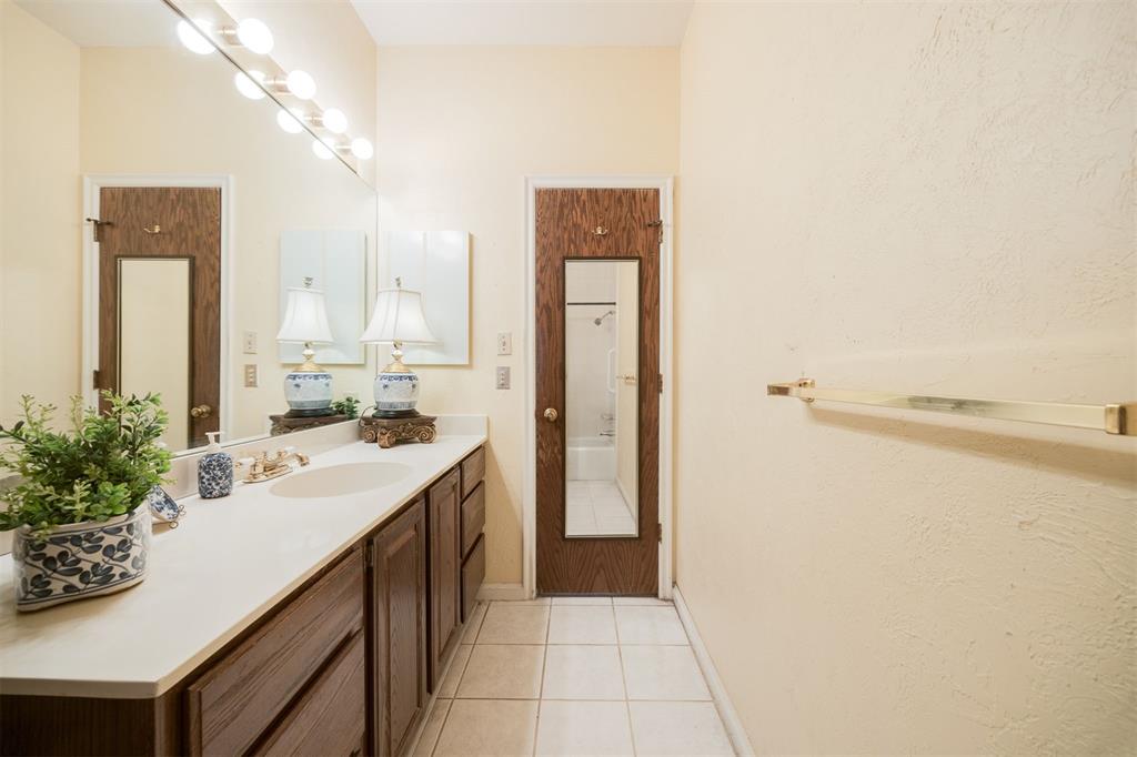 8918 N May Avenue Unit: 0