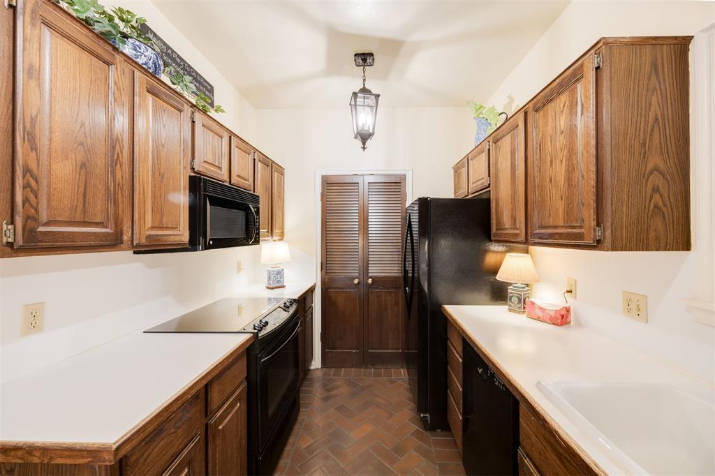 8918 N May Avenue Unit: 0
